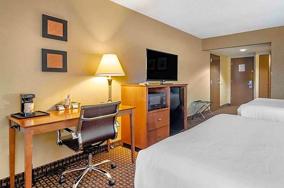 Comfort Inn & Suites Raphine - Lexington near I-81 and I-64