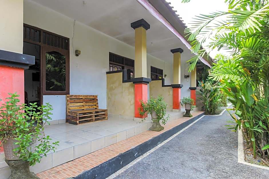 RedDoorz at Saren Anyar Homestay Lukluk