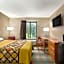 Super 8 by Wyndham Hannibal
