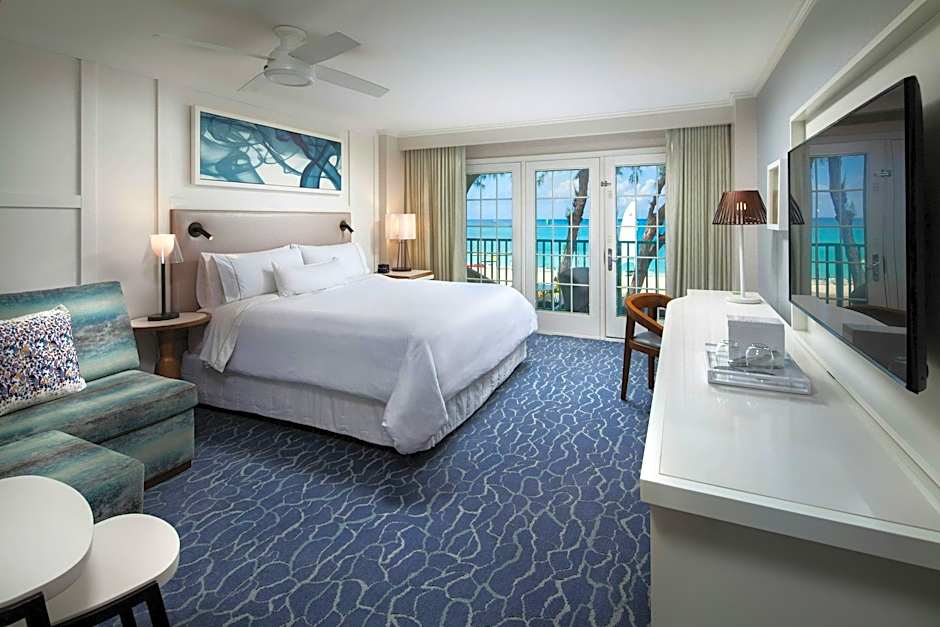 Photo 1 of 3 of Deluxe 1 King Bed with Sofabed Guestroom, Ocean front