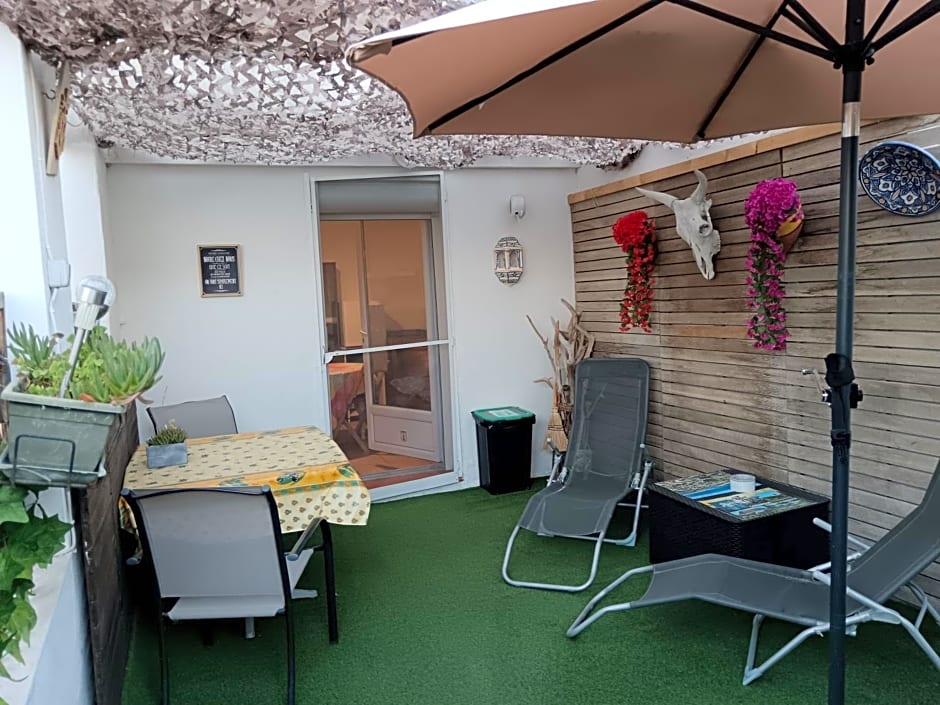 Chambre les flamants, climatisation, avec vue imprenable sur les étangs, petit déjeuner offert