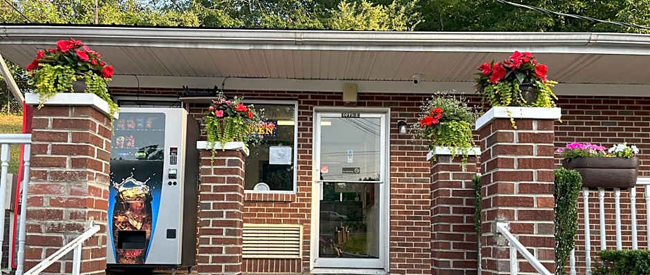 Pinetree Inn