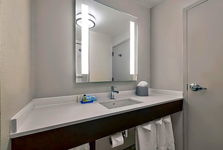 Queen Room with Two Queen Beds - Hearing Accessible/Non-Smoking