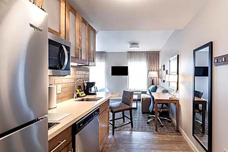 Studio Suite with Two Queen Beds and Hearing Mobility Accessible Tub