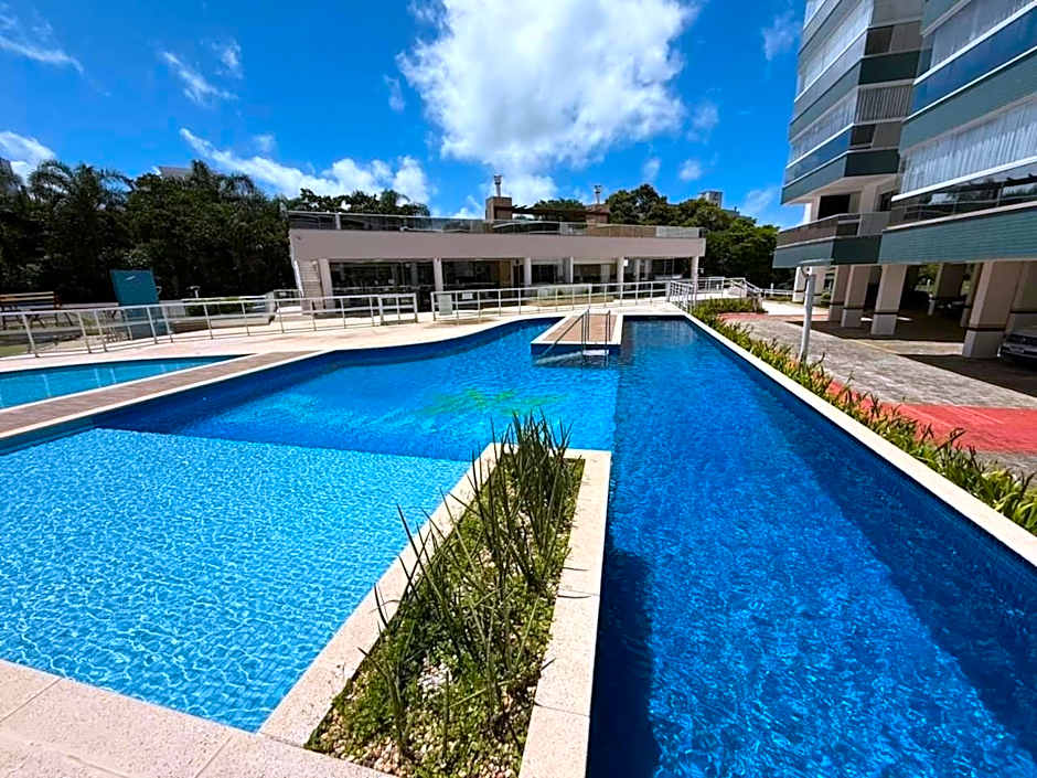 cód 55 - Apartamento no melhor condomínio da praia