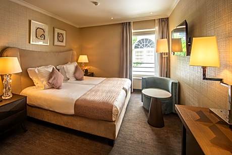 Comfort Room with Garden View