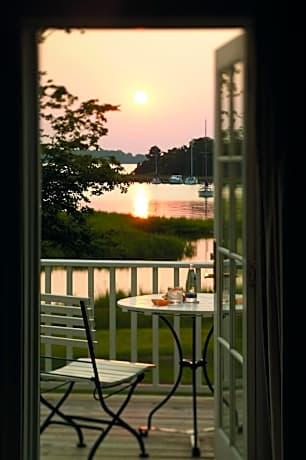 Water View Luxury Suite