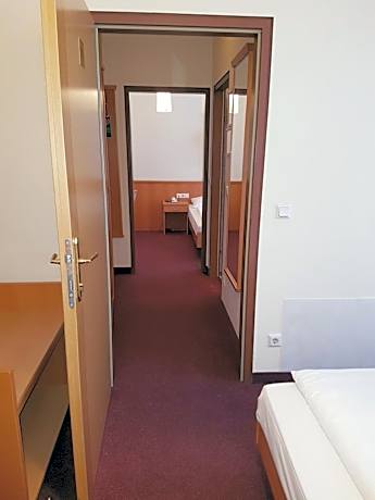 Two-Bedroom Apartment (5 Adults)