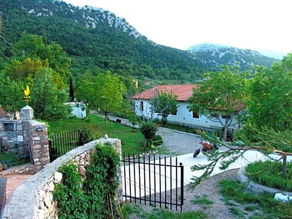 Helicon Muses Friendly Mountain B&B Guesthouse