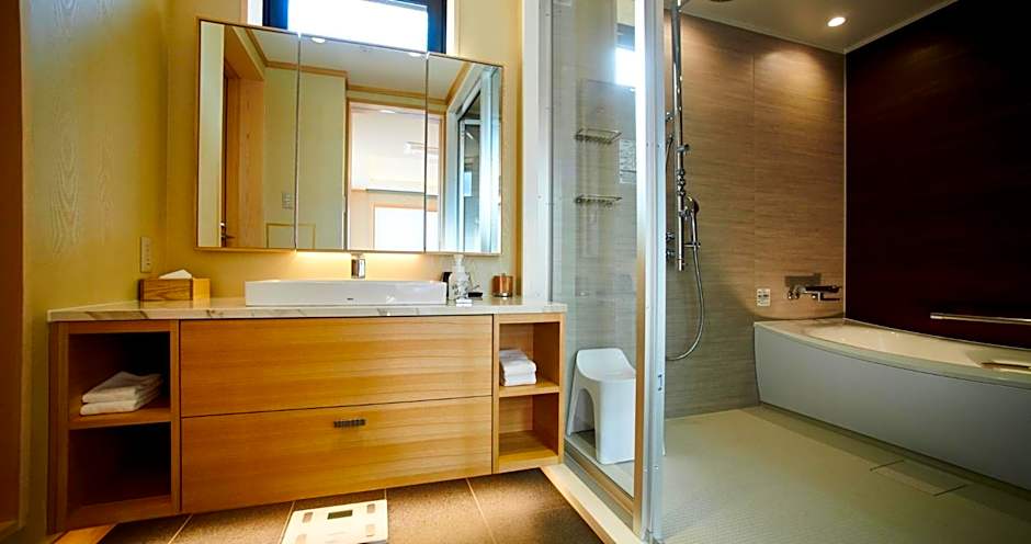Enoshima Hotel ーEnoshima Island Spa Hotel Buildingー