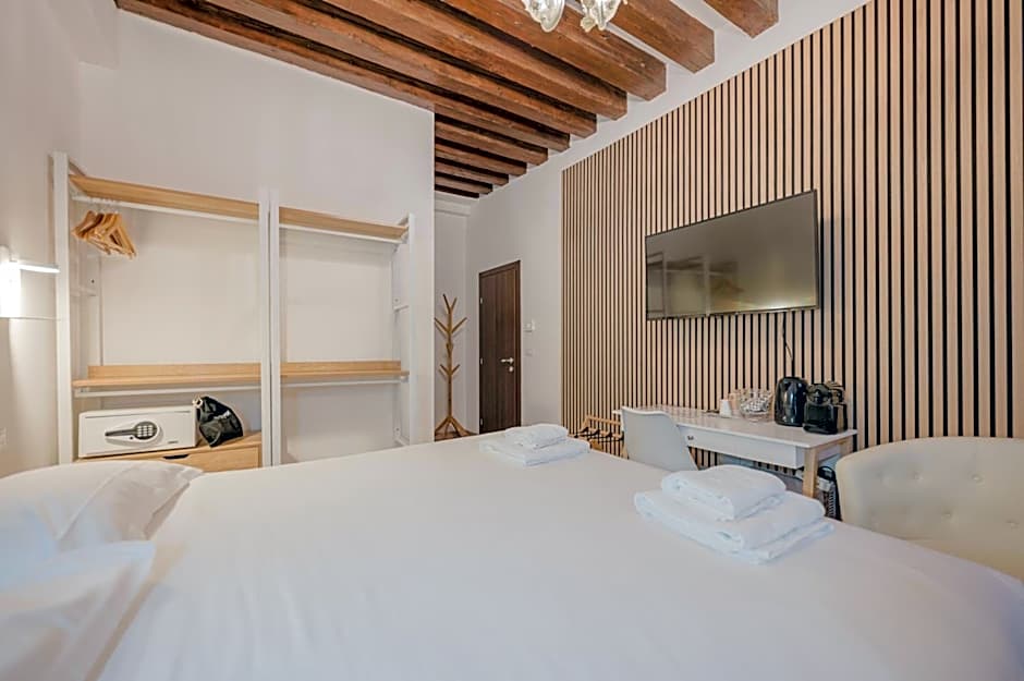 Rialto Suite 707