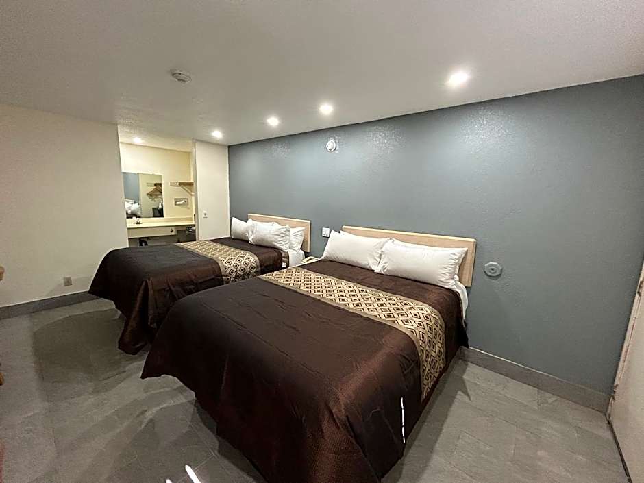 California Inn Hotel and Suites Adelanto US 395