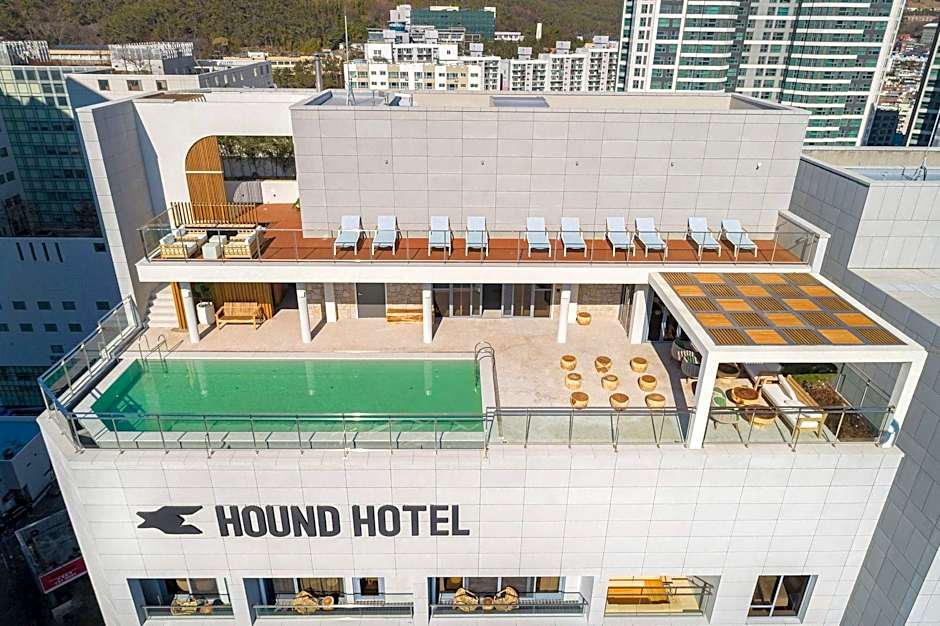 HOUND HOTEL SIGNATURE