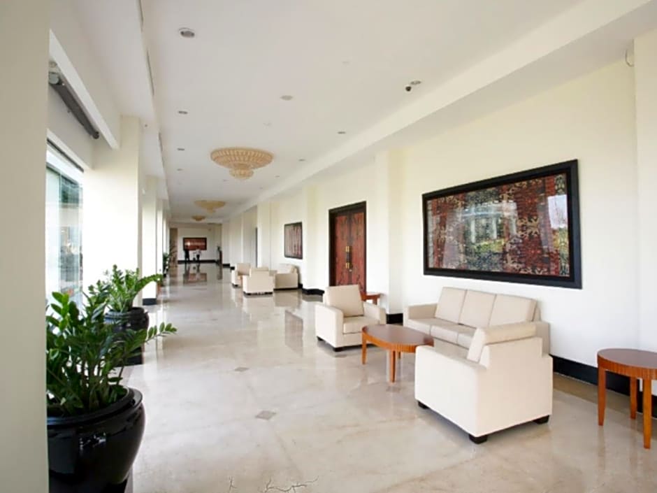 Sintesa Peninsula Hotel