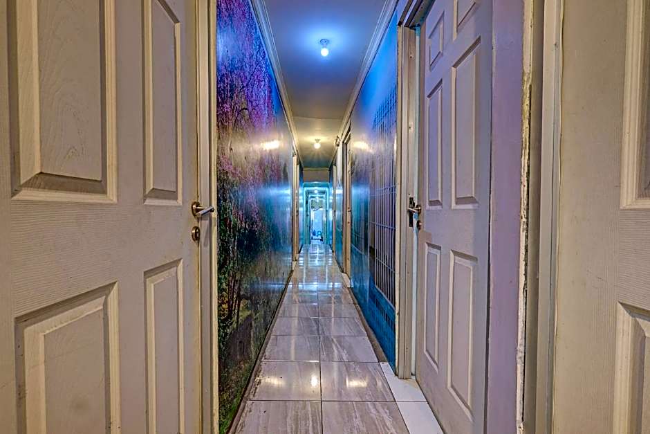 OYO Life 92877 Hotel Rainbow 7296