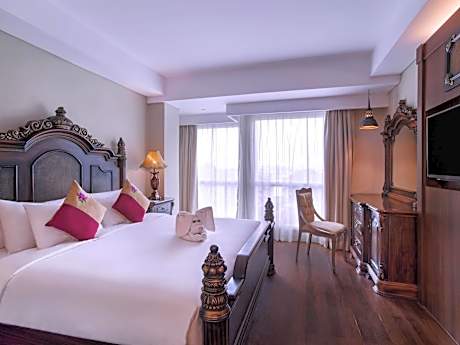Deluxe King Suite