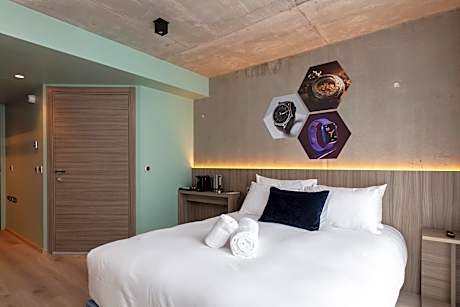 Queen Room Adapted for Persons with Reduced Mobility with Spa Pool Access