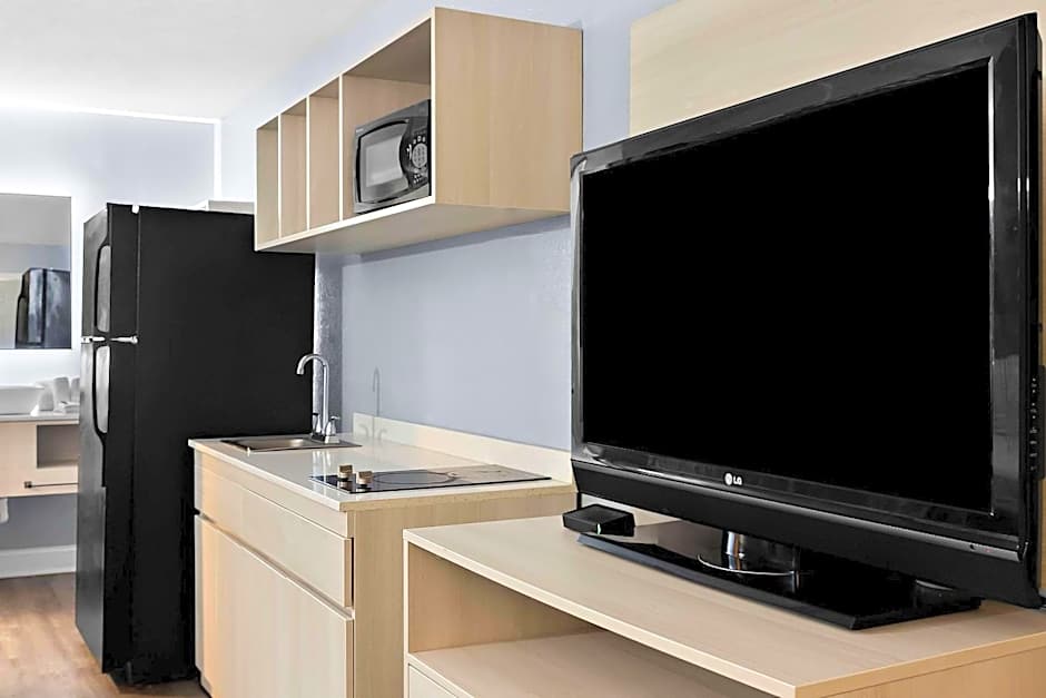 Suburban Studios Brunswick I-95