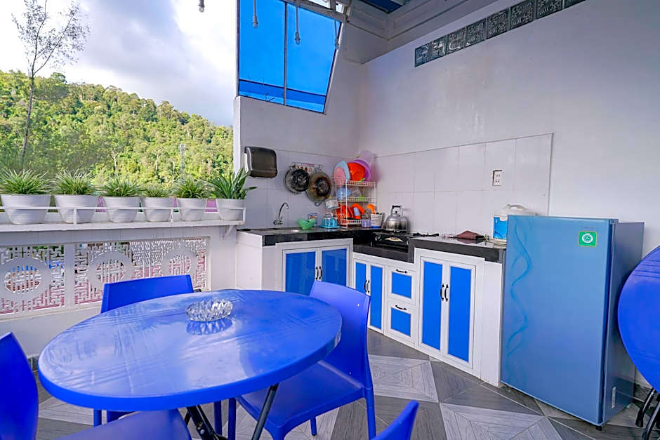 RedDoorz near Pantai Pandan Sibolga