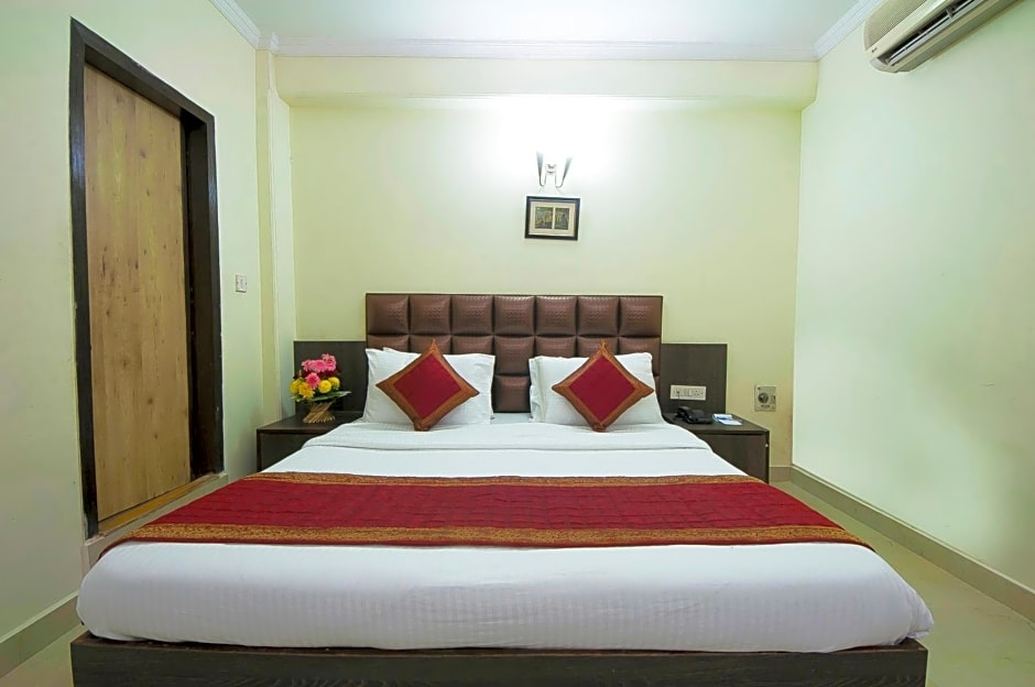 Capital O 2382 Hotel White House Continental