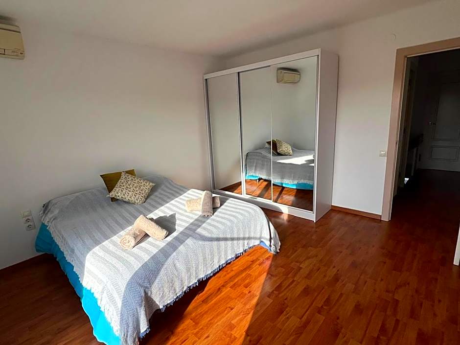 Private Double Room in a Shared Penthouse with Patios