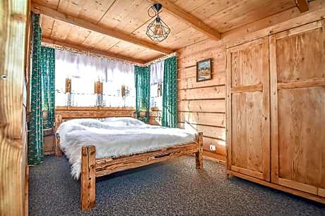 Apartment with Mountain View