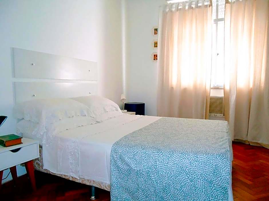 Copacabana 3 quartos ar cond a 2 qds da praia