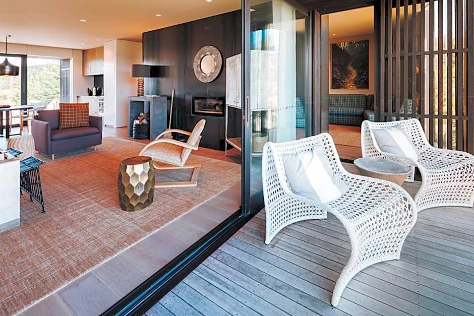 Kinloch Manor & Villas