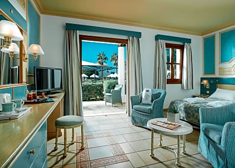 Bungalow with Garden View