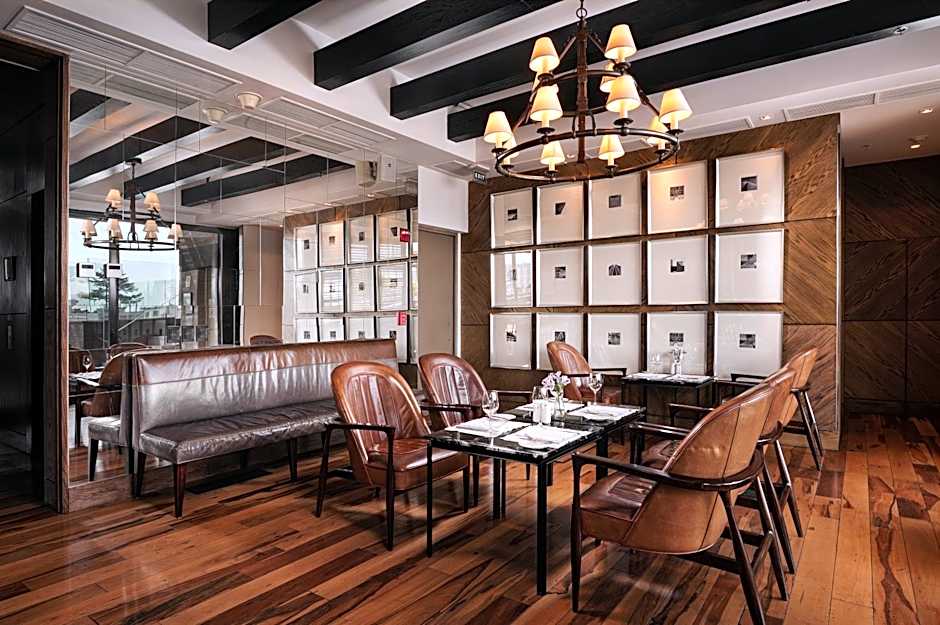 The Singular Santiago