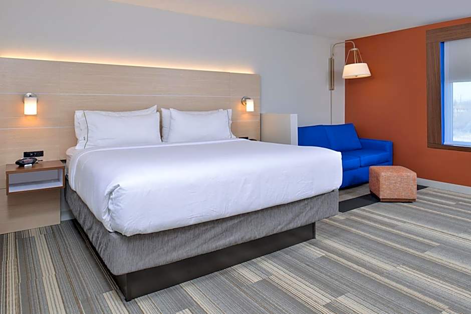 Holiday Inn Express & Suites Brighton South - US 23 By IHG