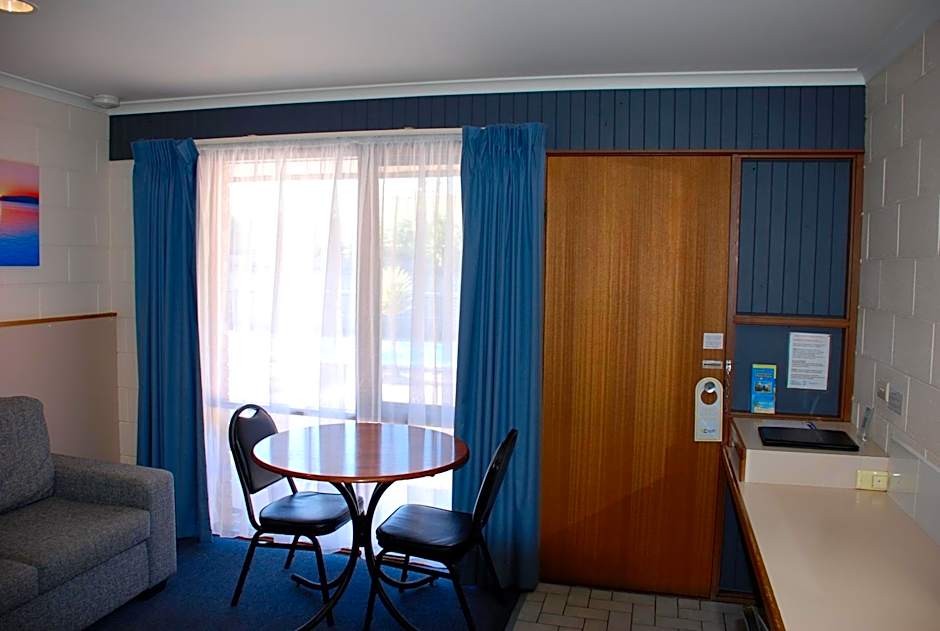 Cunningham Shore Motel