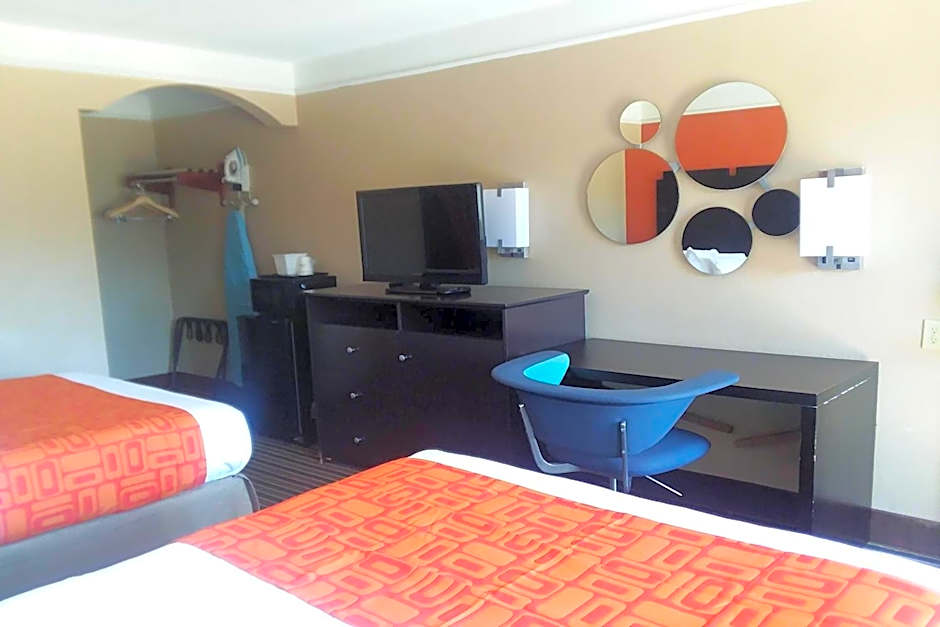 Photo 1 of 8 of 2 Double Beds, Nonsmoking