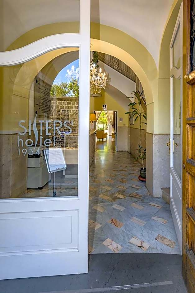 Sisters Hotel
