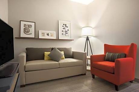 King Suite with Roll-In Shower - Disability Access/Non Smoking