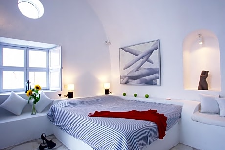 Cave Superior Studio with Caldera View