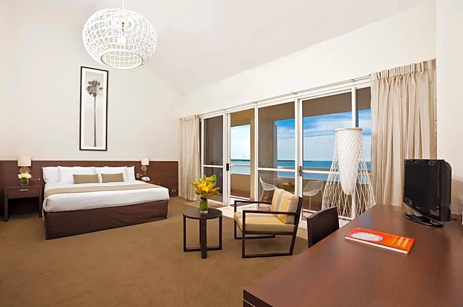 Cairns Harbourside Hotel