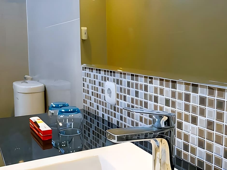 Front One Hotel Pamekasan Madura