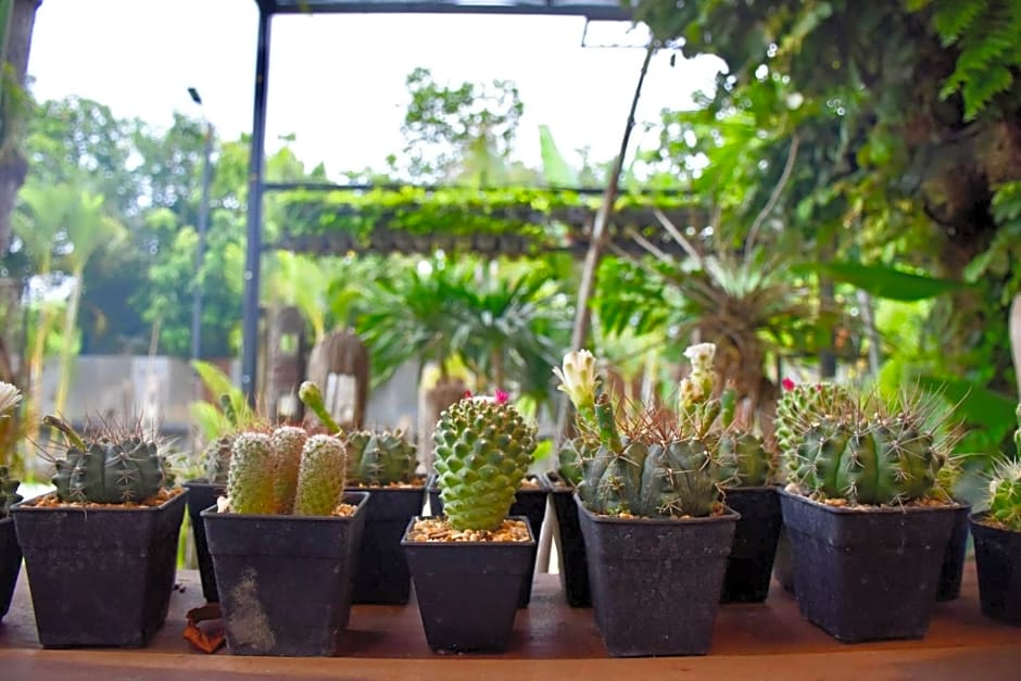 Hug Sakhonnakhon Hotel