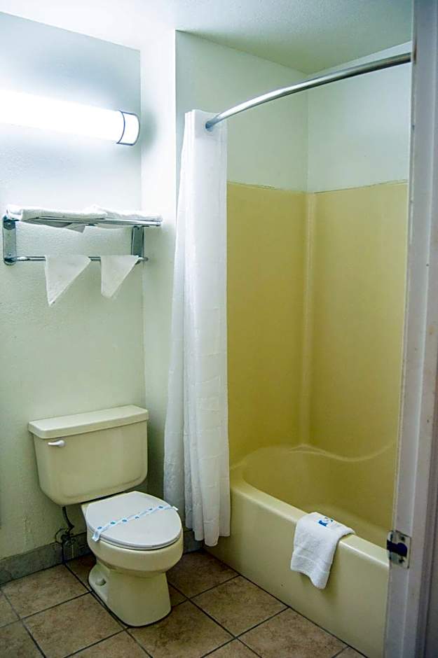 Blue Jay Inn & Suites
