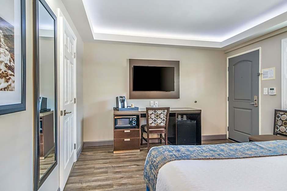 Inn at 50 - Long Beach Convention Center