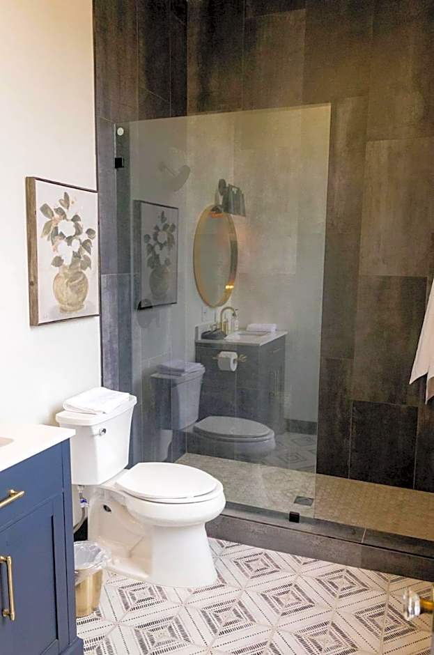 Speakeasy 2 Room Suite (Rm 4)