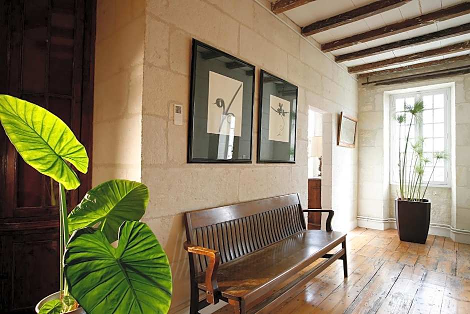 La Porte Rouge - The Red Door Inn