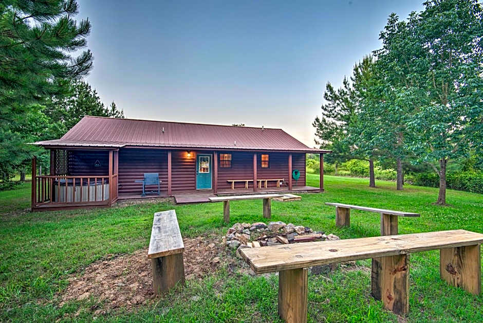 Broken Bow Starlight Cabin with Private Hot Tub!