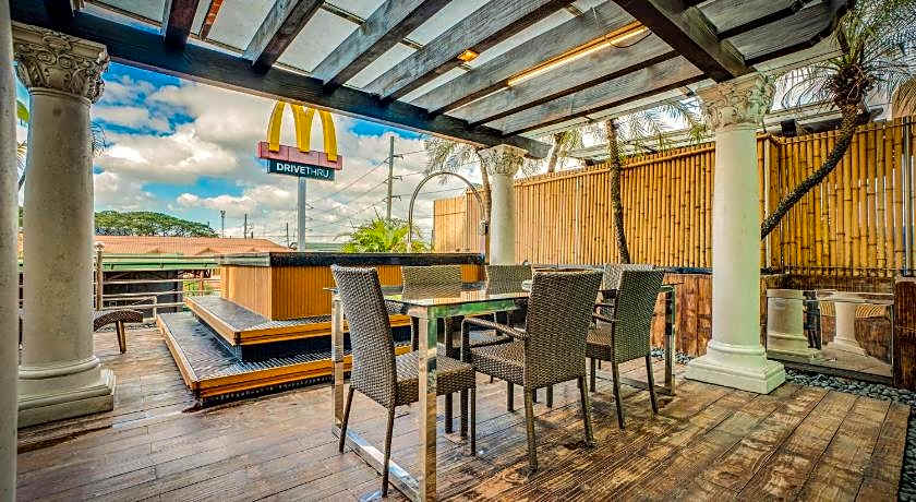 Fields Plaza Suites Condo-Hotel