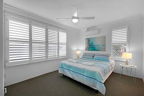 Deluxe Three Bedroom Ocean View Apartment