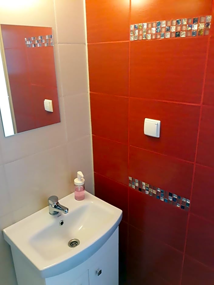 Hotelik Okęcie 39 - Nocleg i Parking Blisko Lotnisko Okęcie