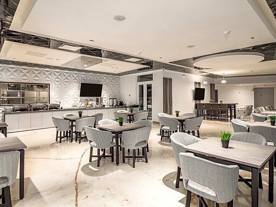 Hotel Mesaluna Short & Long Stay