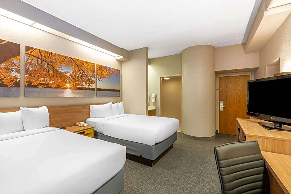 Days Inn by Wyndham Eagan Minnesota Near Mall of America