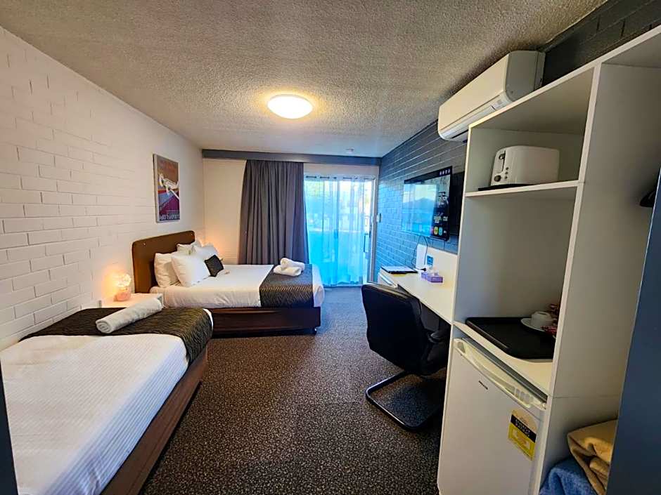 Crest Motor Inn